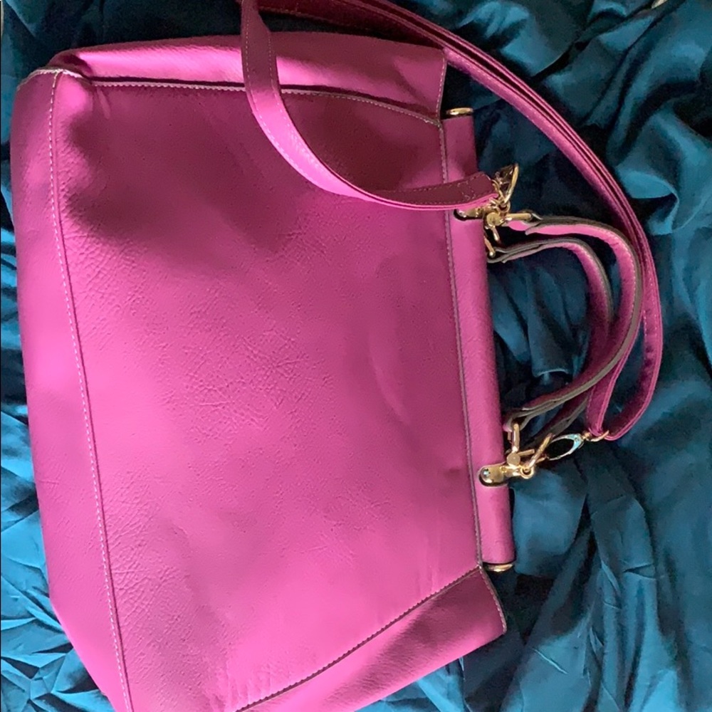 Nice size medium purse .